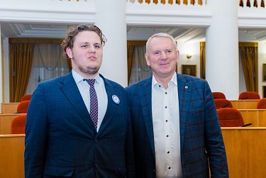 Без галстуков и на равных